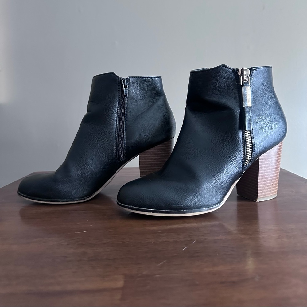 Apt. 9 Women’s Black Faux Leather Ankle Boot – Size 9.5 Medium